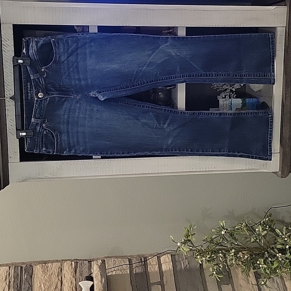 MAURICES WOMEN'S CASUAL JEANS. SIZE 8 SHORT. Bootcut